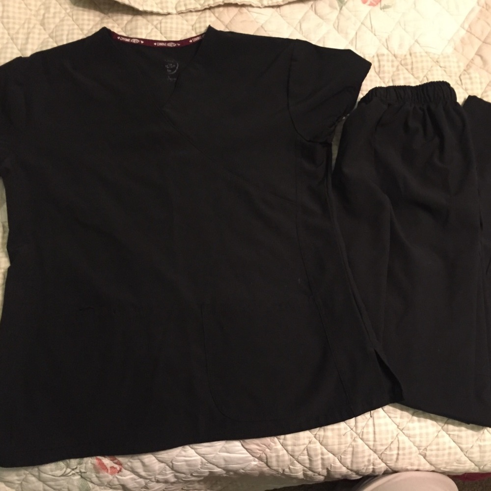 Black scrub set